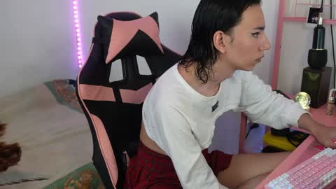 Snapshot of flaream_angel chatting on 01.04.25 Alexa online show from 01.04.25