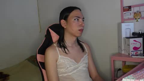 Snapshot of flaream_angel chatting on 11.04.25 Alexa online show from 11.04.25