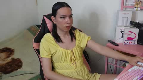 Snapshot of flaream_angel chatting on 11.08.25 Alexa online show from 11.08.25