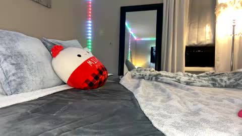 Roxy online show from 12.17.24