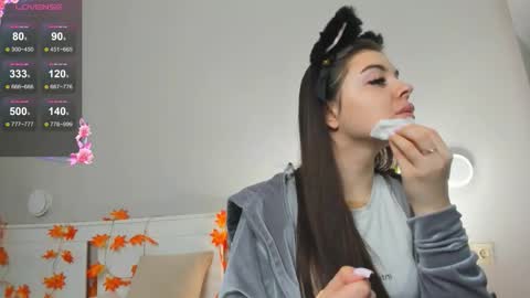 Doloras online show from 12.02.25