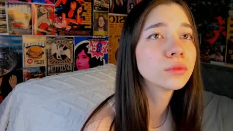 Snapshot of flirtykitty_ chatting on 03.04.25 Emely online show from 03.04.25