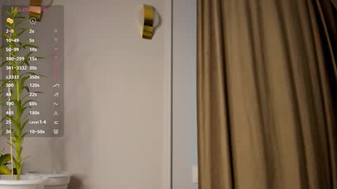 Snapshot of flirtykitty_ chatting on 10.29.25 Emely online show from 10.29.25