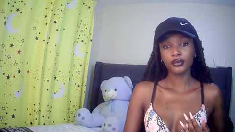 Snapshot of flirtyy_sheery chatting on 10.06.25 sheery online show from 10.06.25