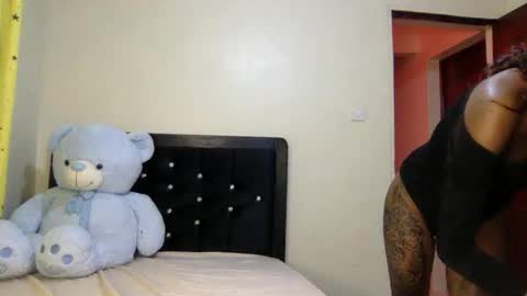 Snapshot of flirtyy_sheery chatting on 05.12.26 sheery online show from 05.12.26