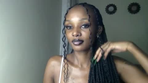 Snapshot of flirtyy_sheery chatting on 05.31.26 sheery online show from 05.31.26
