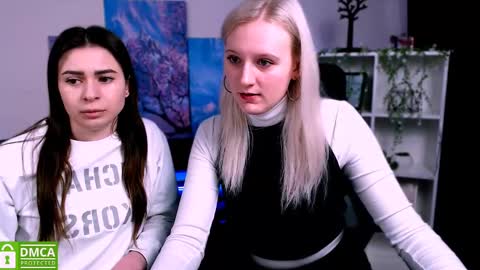 Snapshot of flora_ri chatting on 01.16.25 just ask me online show from 01.16.25