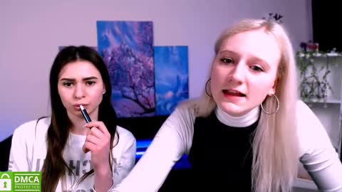 Snapshot of flora_ri chatting on 01.16.25 just ask me online show from 01.16.25