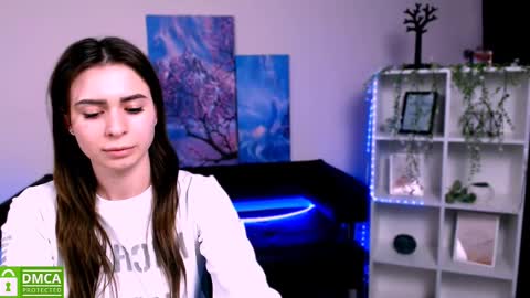 Snapshot of flora_ri chatting on 01.16.25 just ask me online show from 01.16.25