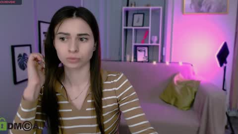 Snapshot of flora_ri chatting on 01.24.25 just ask me online show from 01.24.25