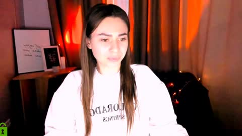 Snapshot of flora_ri chatting on 01.25.25 just ask me online show from 01.25.25