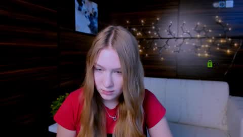 Snapshot of flora_ri chatting on 01.25.25 just ask me online show from 01.25.25