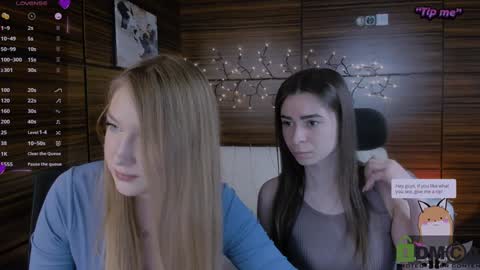 Snapshot of flora_ri chatting on 01.27.25 just ask me online show from 01.27.25