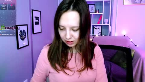 Snapshot of flora_ri chatting on 02.10.25 just ask me online show from 02.10.25