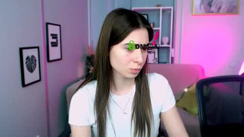 Snapshot of flora_ri chatting on 02.11.25 just ask me online show from 02.11.25