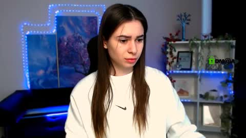 Snapshot of flora_ri chatting on 02.12.25 just ask me online show from 02.12.25