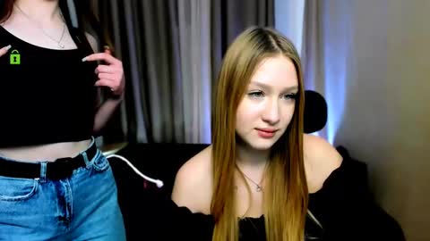 Snapshot of flora_ri chatting on 02.18.25 just ask me online show from 02.18.25