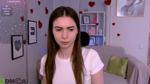 Snapshot of flora_ri chatting on 03.04.25 just ask me online show from 03.04.25