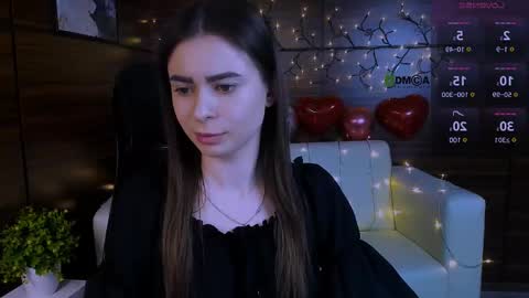 Snapshot of flora_ri chatting on 03.06.25 just ask me online show from 03.06.25