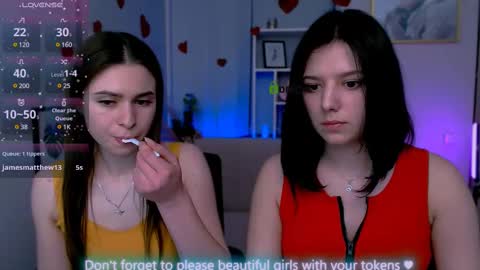 Snapshot of flora_ri chatting on 03.10.25 just ask me online show from 03.10.25