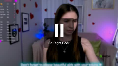 Snapshot of flora_ri chatting on 03.11.25 just ask me online show from 03.11.25