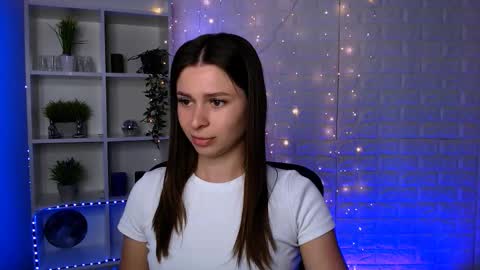 Snapshot of flora_ri chatting on 09.17.25 just ask me online show from 09.17.25