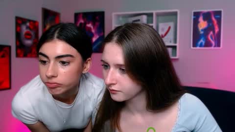 Snapshot of flora_ri chatting on 09.18.25 just ask me online show from 09.18.25