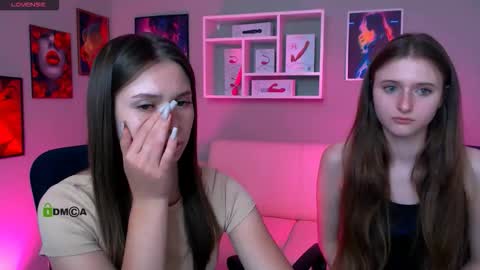 Snapshot of flora_ri chatting on 09.19.25 just ask me online show from 09.19.25