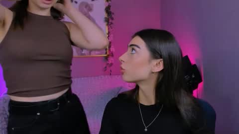 Snapshot of flora_ri chatting on 10.08.25 just ask me online show from 10.08.25