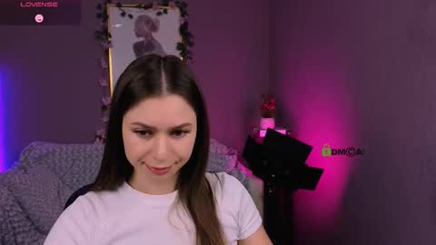 Snapshot of flora_ri chatting on 10.10.25 just ask me online show from 10.10.25