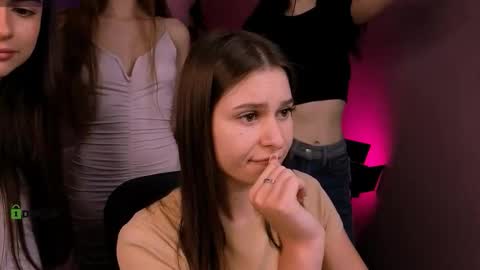 Snapshot of flora_ri chatting on 10.13.25 just ask me online show from 10.13.25