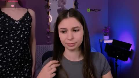 Snapshot of flora_ri chatting on 10.19.25 just ask me online show from 10.19.25