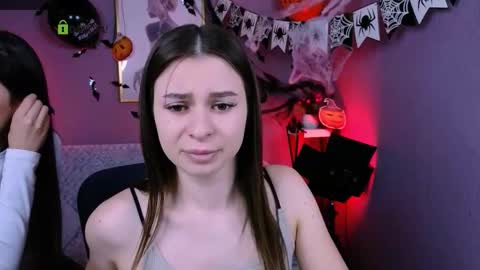 Snapshot of flora_ri chatting on 10.21.25 just ask me online show from 10.21.25