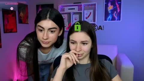 Snapshot of flora_ri chatting on 11.06.25 just ask me online show from 11.06.25