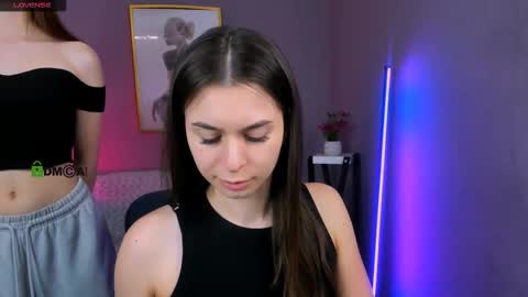 Snapshot of flora_ri chatting on 11.24.25 just ask me online show from 11.24.25