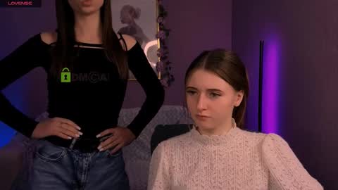 Snapshot of flora_ri chatting on 12.23.25 just ask me online show from 12.23.25