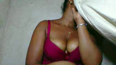 Snapshot of florencia011 chatting on 04.21.26 florencia011 online show from 04.21.26