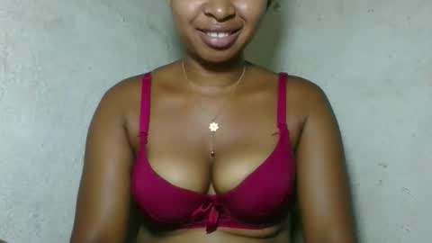 Snapshot of florencia011 chatting on 04.25.26 florencia011 online show from 04.25.26