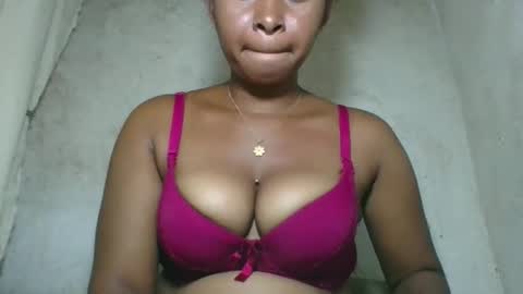 Snapshot of florencia011 chatting on 05.17.26 florencia011 online show from 05.17.26