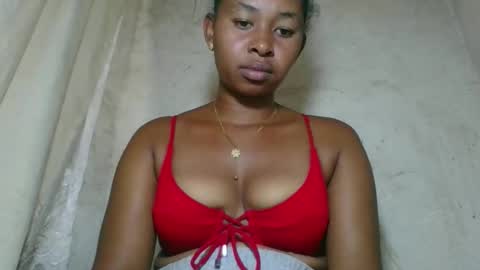 Snapshot of florencia011 chatting on 05.19.26 florencia011 online show from 05.19.26
