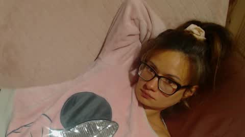 Snapshot of flowercandydoll13 chatting on 10.04.25 say meow and send tip online show from 10.04.25