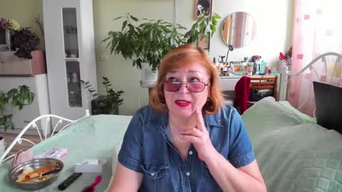 Snapshot of flowerlover8 chatting on 10.04.25 Flowerlower online show from 10.04.25