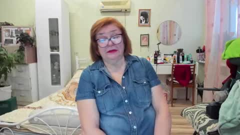 Snapshot of flowerlover8 chatting on 12.14.25 Flowerlower online show from 12.14.25