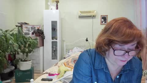 Snapshot of flowerlover8 chatting on 12.15.25 Flowerlower online show from 12.15.25