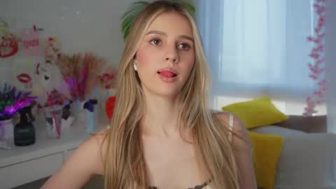 Adeline online show from 03.12.25