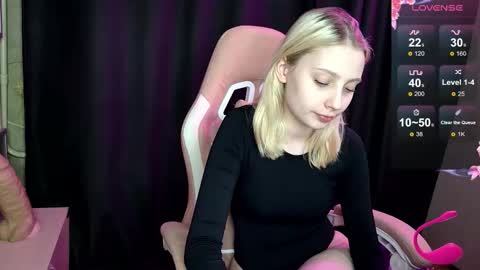 fluffy_cloude online show from 11.19.25