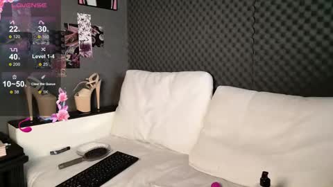 fluffy_cloude online show from 05.12.26