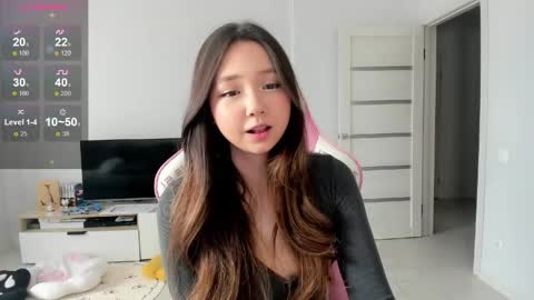 Snapshot of fluffy_rose chatting on 05.19.26 Rose online show from 05.19.26