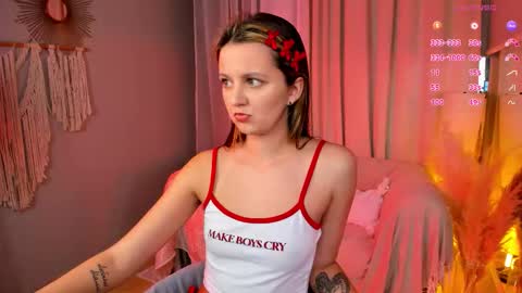 Snapshot of fluffy_waffles chatting on 11.12.25 LilLisa online show from 11.12.25