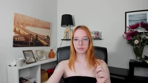 Snapshot of foxsonya chatting on 05.19.26 Sonya online show from 05.19.26